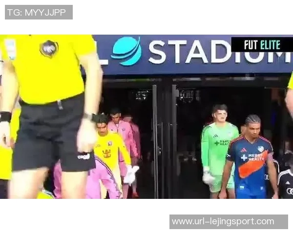 梅西精彩表现助力球队晋级赛后与辛辛那提球员互换球衣庆祝