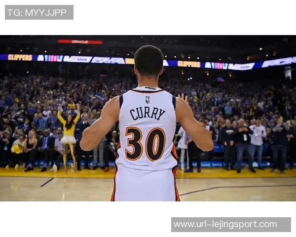 波杰与库里携手迎来第三年默契加深与巴特勒的配合日益成熟